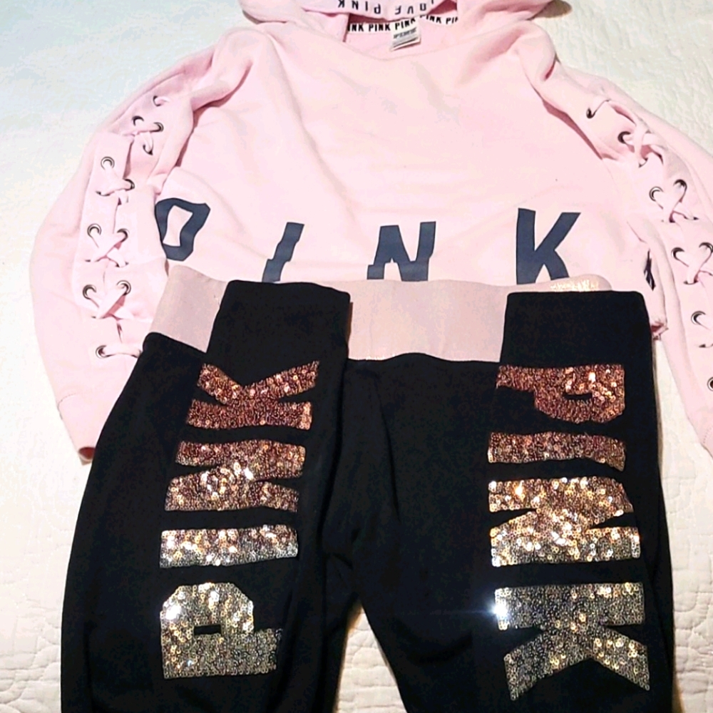 PINK OUTFIT (CROPPED HOODIE, WITH LEGGINGS .